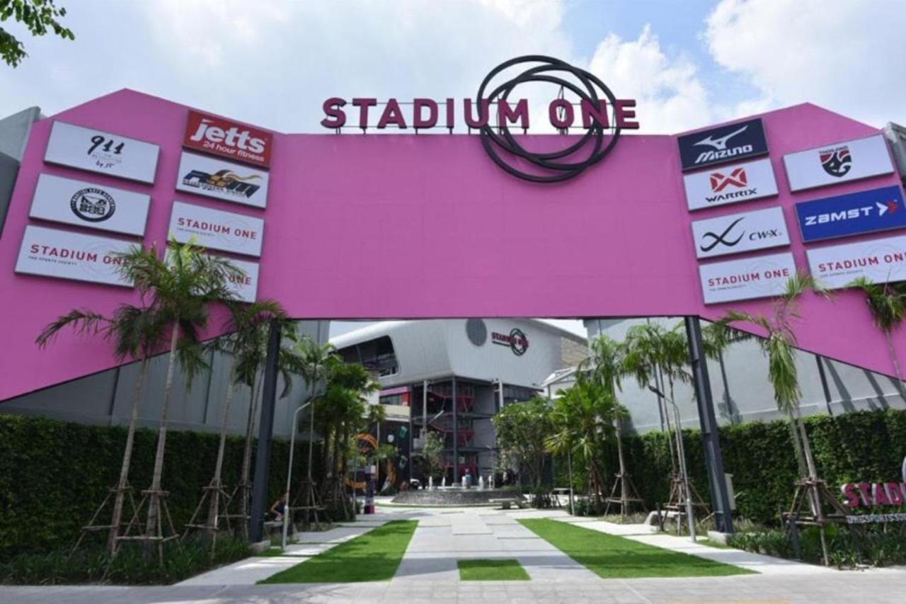 Siam Stadium Hostel Bangkok Exterior foto