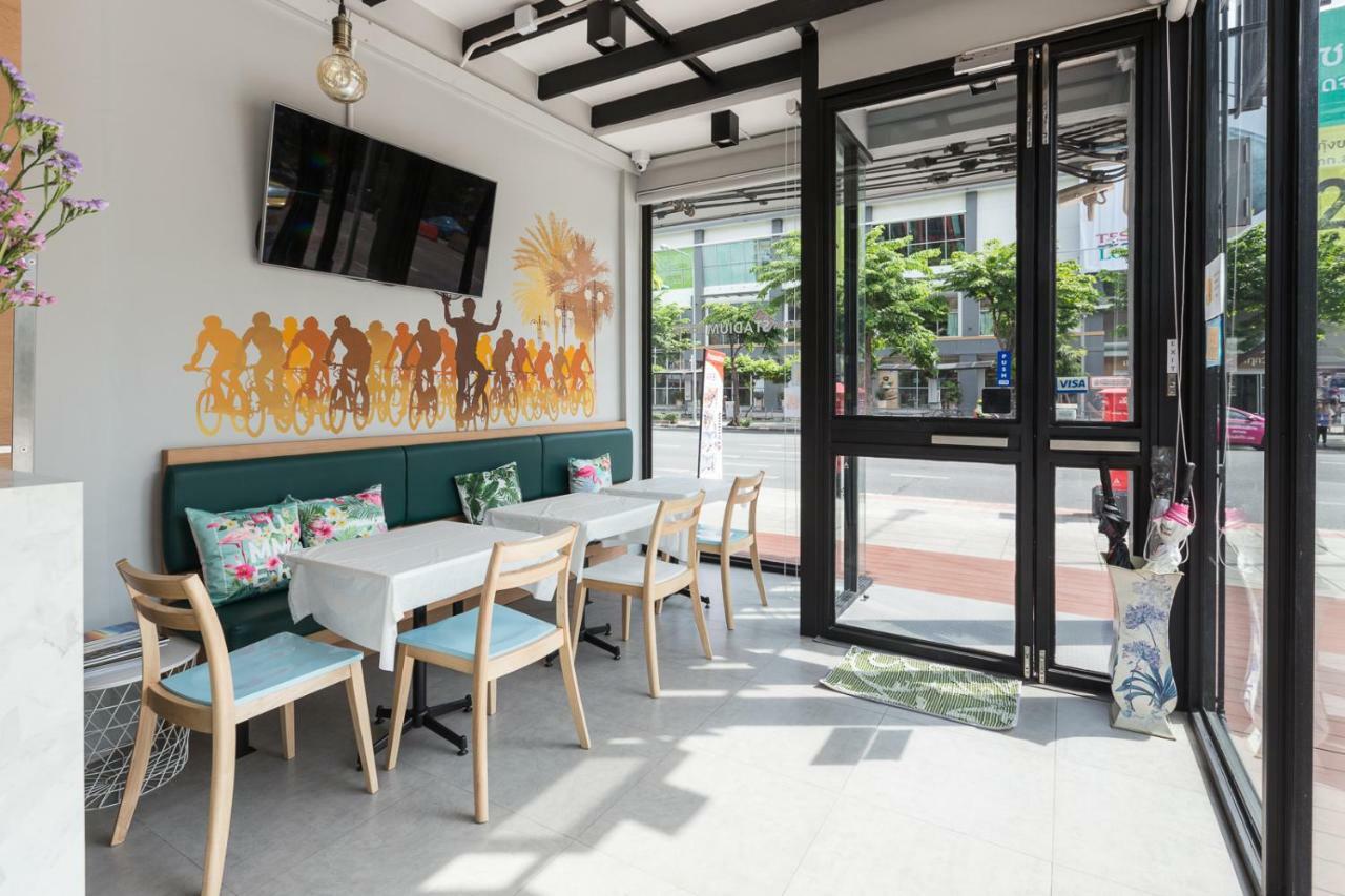 Siam Stadium Hostel Bangkok Exterior foto