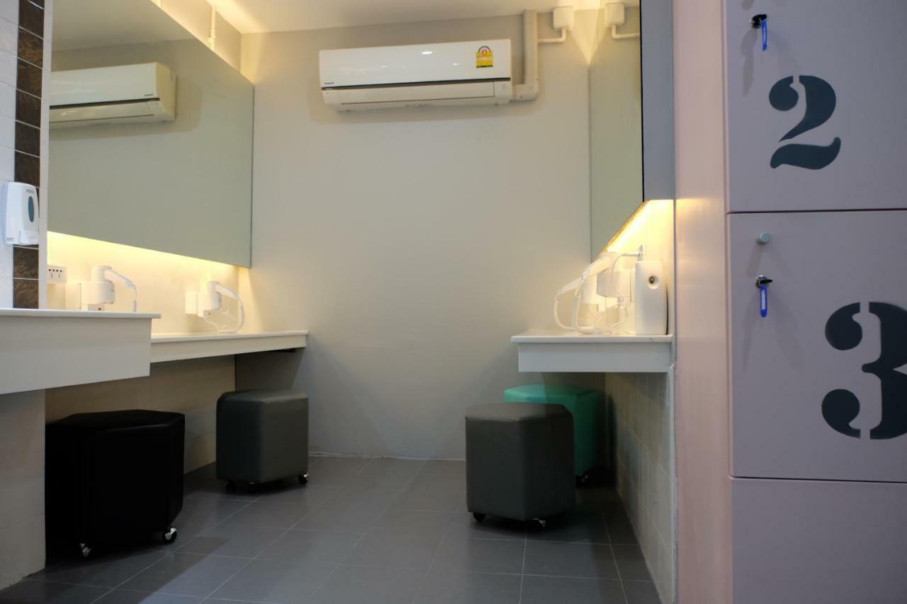 Siam Stadium Hostel Bangkok Exterior foto