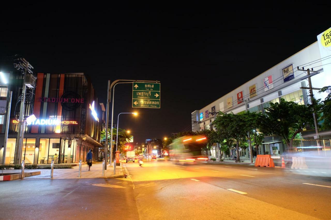 Siam Stadium Hostel Bangkok Exterior foto