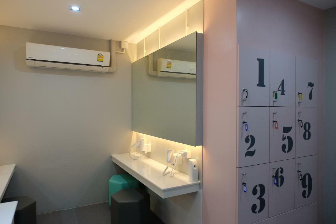 Siam Stadium Hostel Bangkok Exterior foto